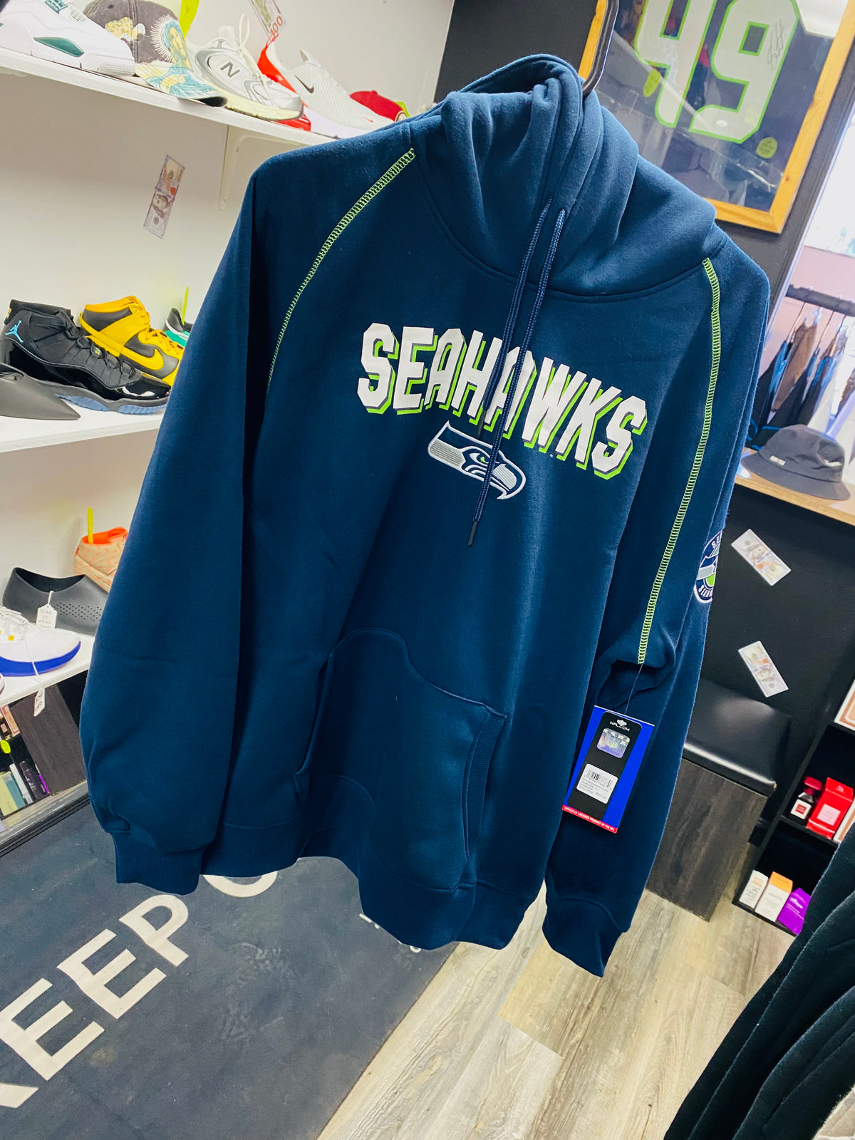 Seattle Seahawks Pullover Hoodie - Large