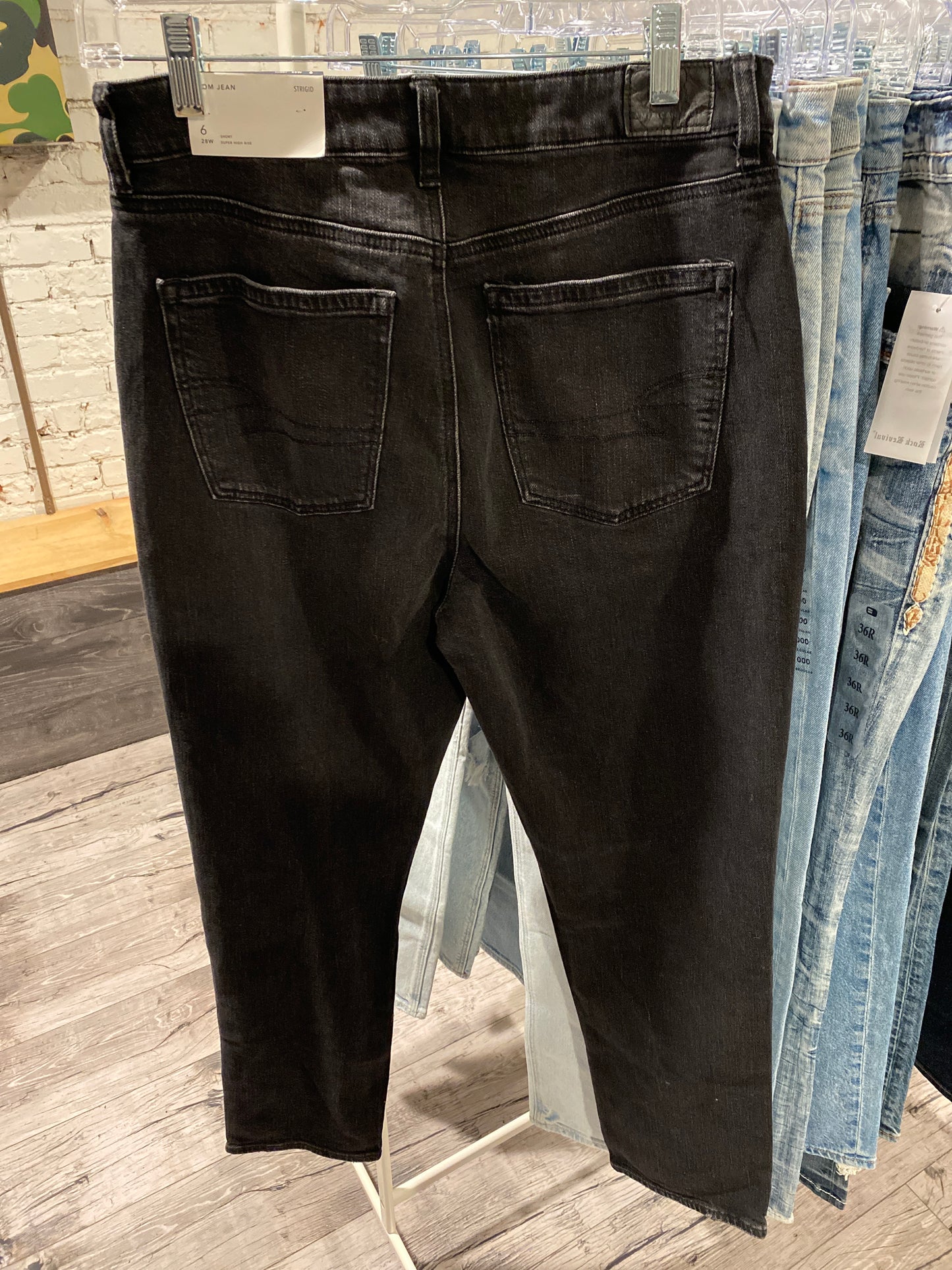 #18 American Eagle Mom Jean 28W