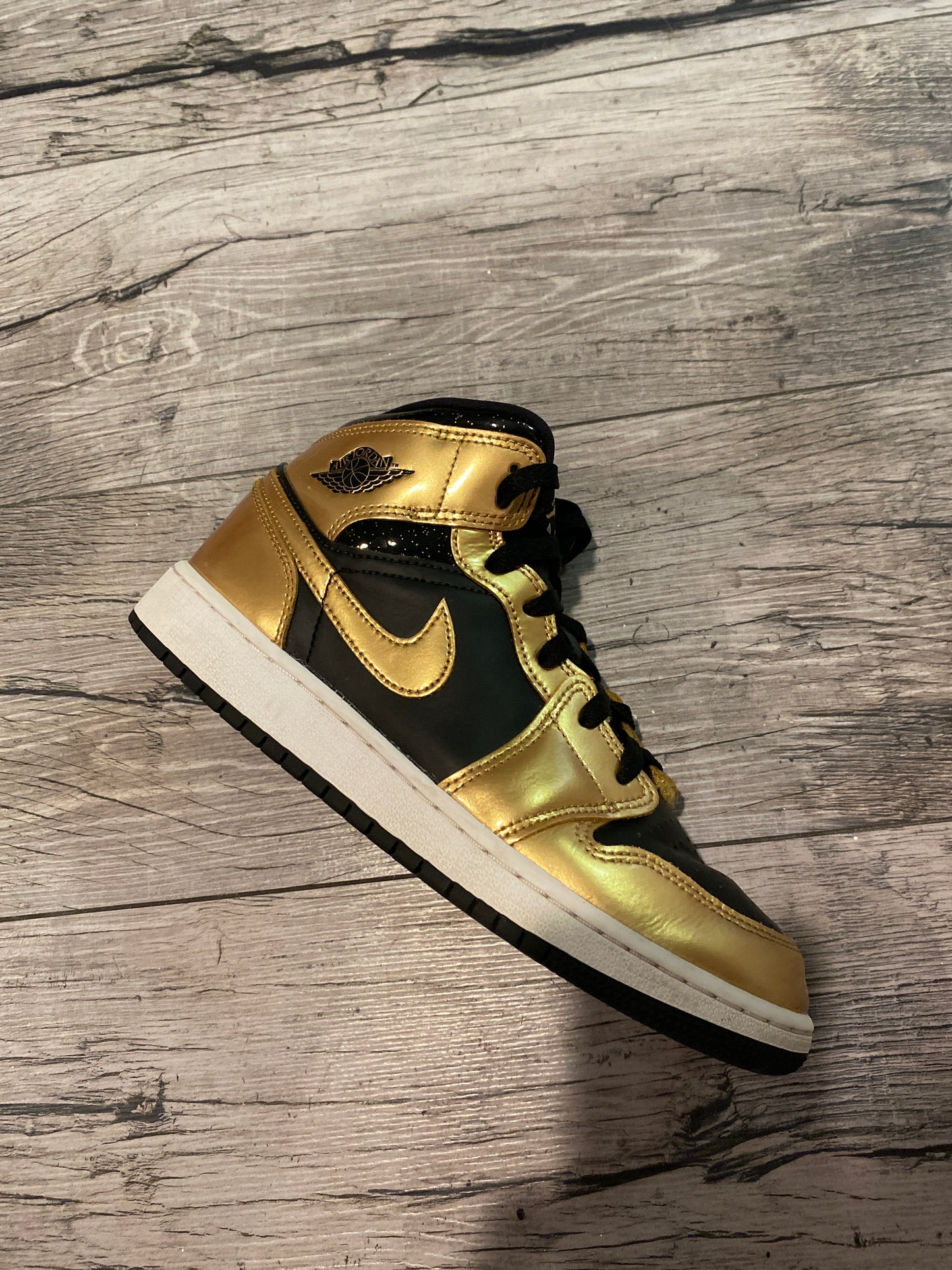 Metallic Gold Black (GS)