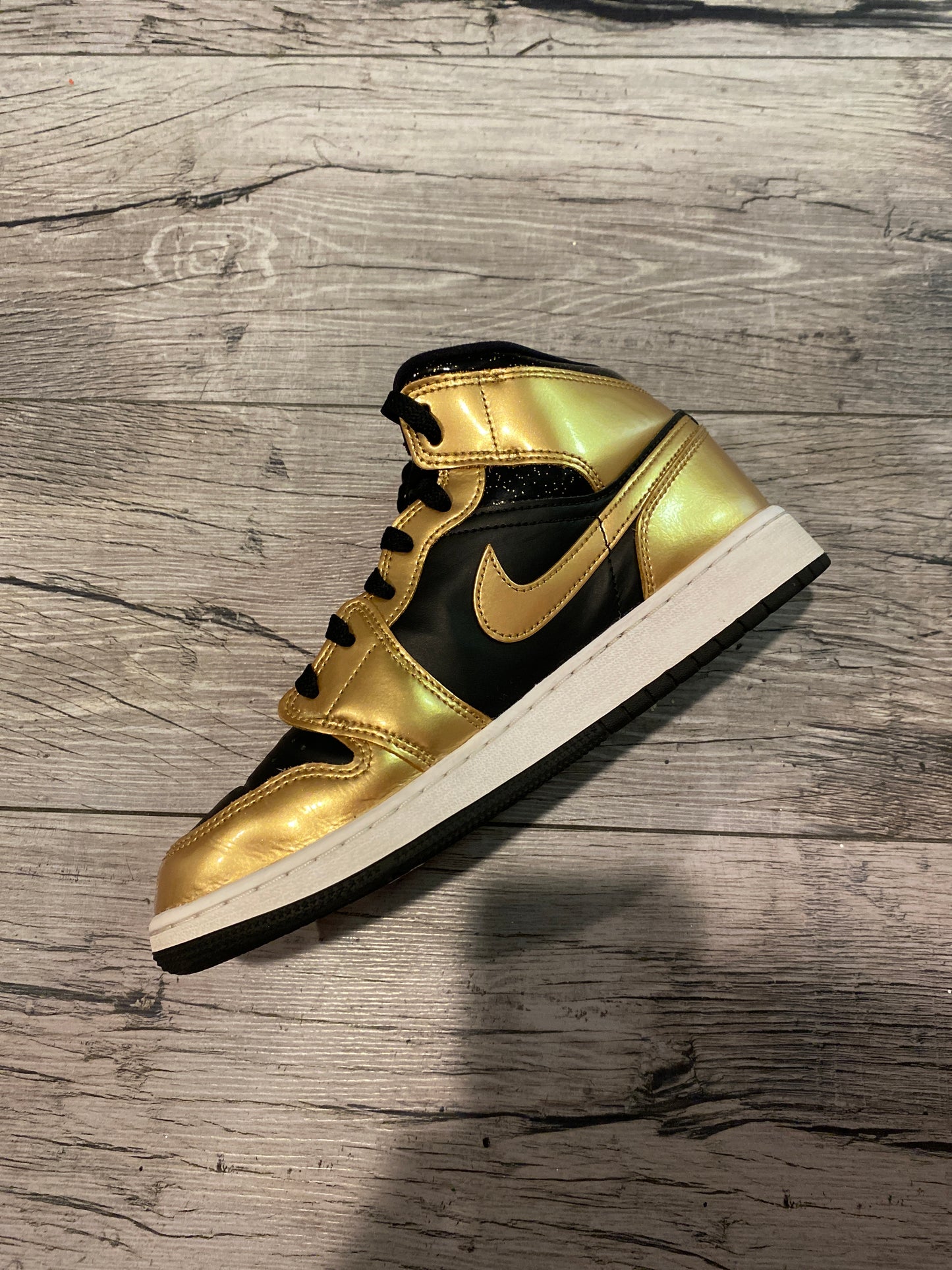 Metallic Gold Black (GS)