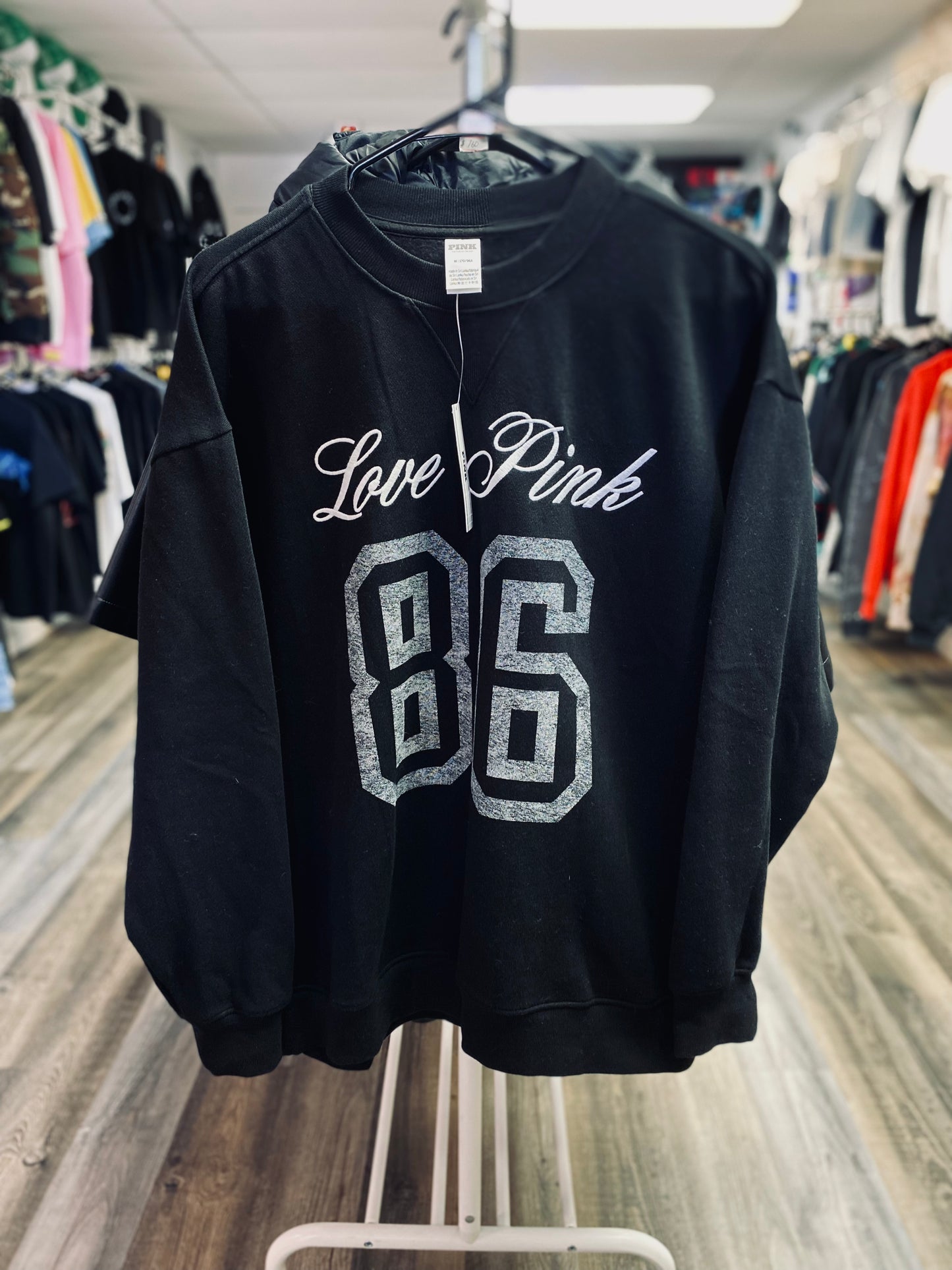V.S Women’s Medium Crewneck