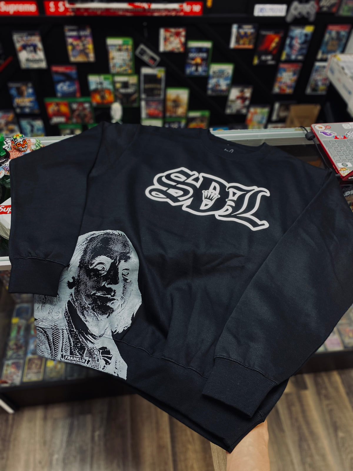 Sky’s Da Limit Black Crewneck Size Xlarge