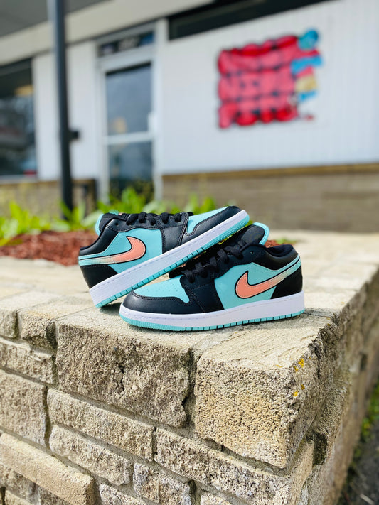 Jordan 1 Low SE